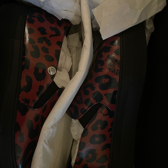 Size 37 in women’s red and black. - Picture 4 of 7